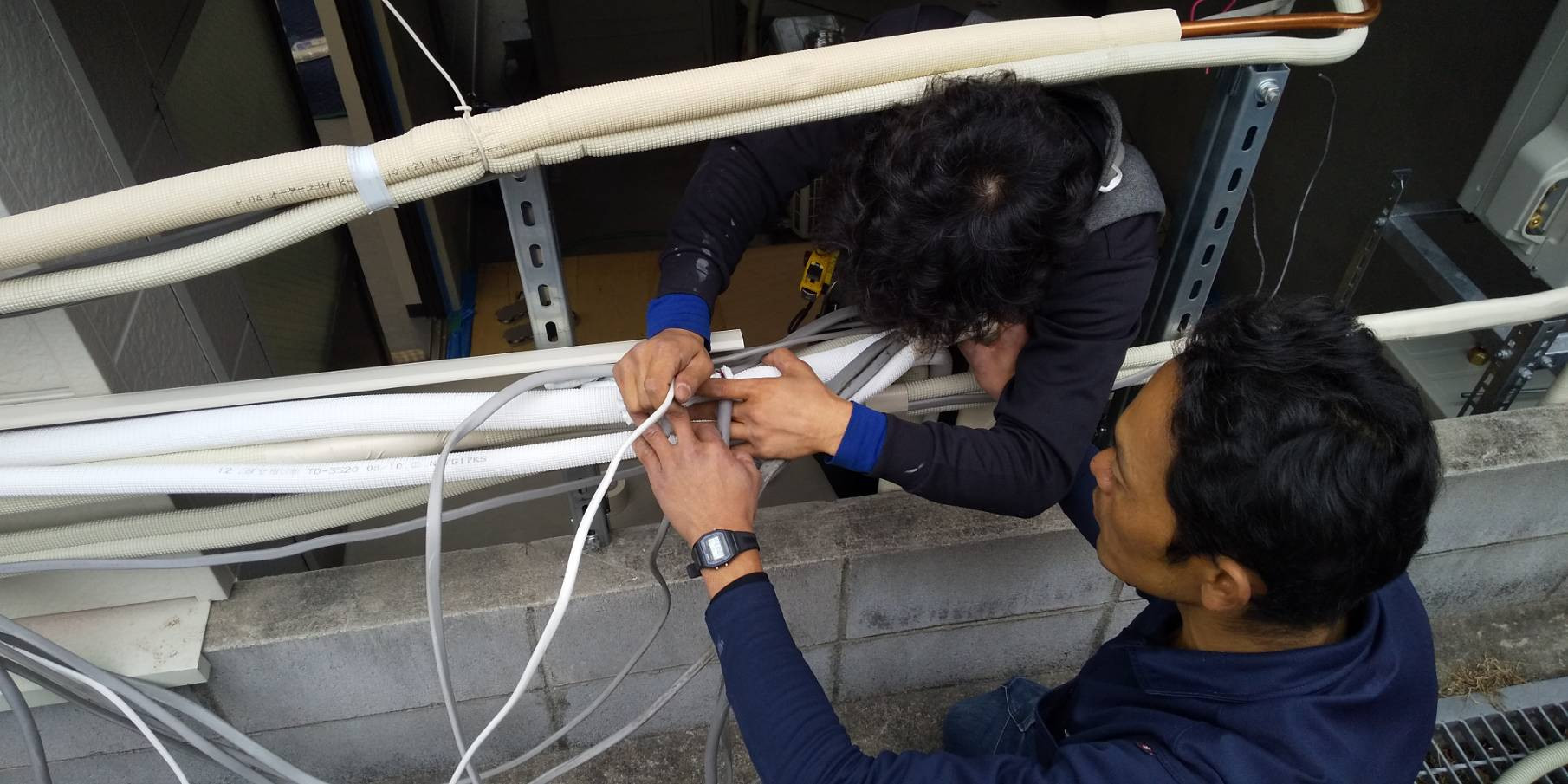 空調機更新工事作業中