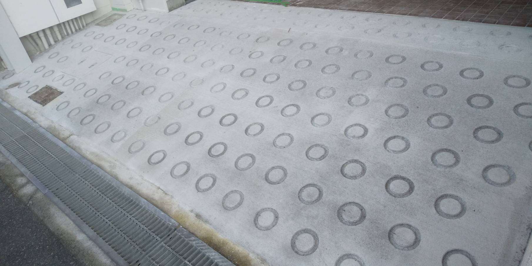 エントランス土間コンクリート打替え工事